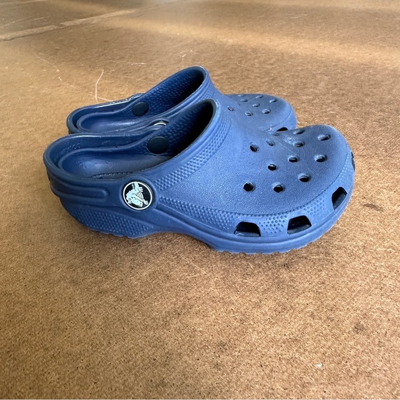 CROCS Classic navy clogs children’s unisex girls 8 or boy’s 9 excellent preowned - Picture 9 of 9